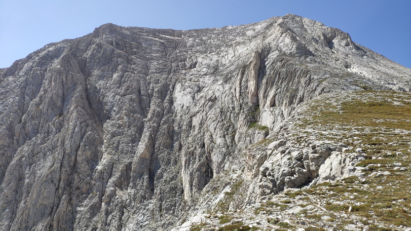 връх Вихрен - първенец на Пирин планина. Надморска височина 2914 м.